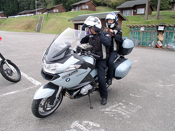 絶壁さんご夫婦が出発